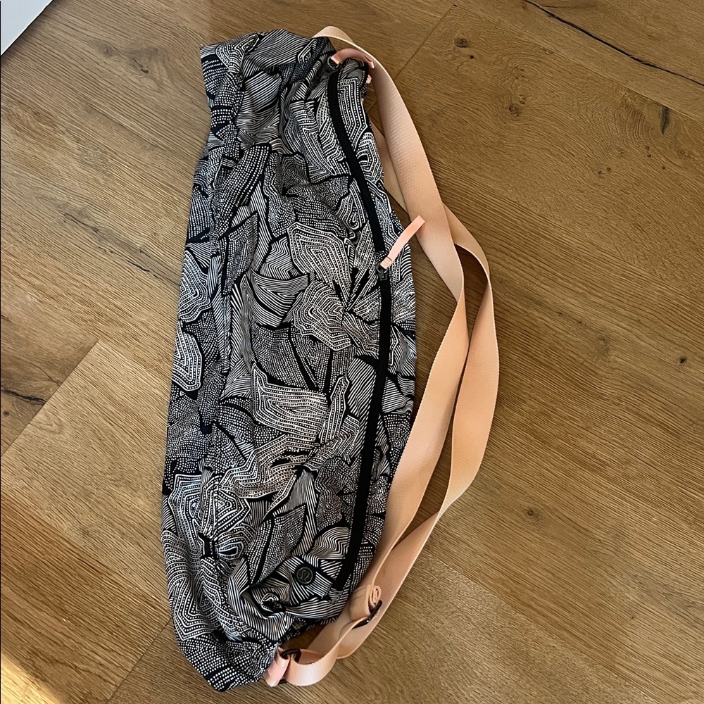 Lululemon yoga mat bag